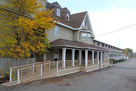 Harbourview Inn and Suites