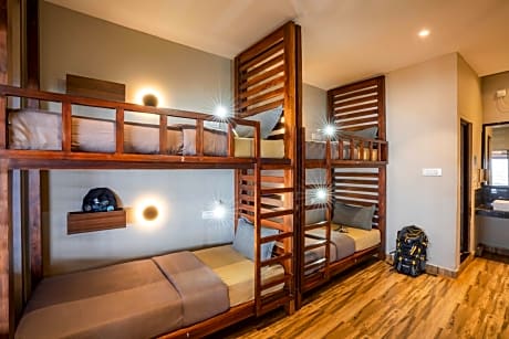 Bed in Deluxe 6-Bed Mixed Dormitory Room