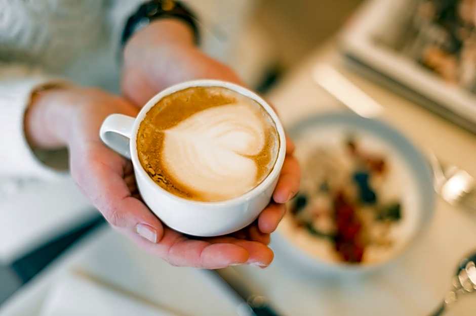 KRONE eat drink stay