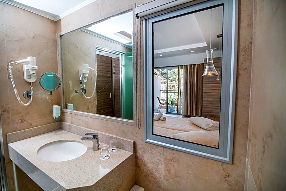 Pegasos Deluxe Beach Hotel