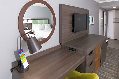 Queen Room with Two Queen Beds and City View - Non-Smoking