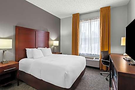 Queen Room with Sofa Bed - Non-Smoking