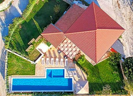 Villa MATER - luxuriously equipped villa with a 15m long swimming pool