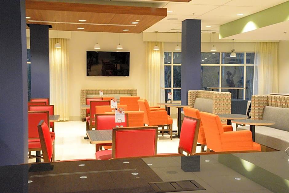 Holiday Inn Express & Suites Lexington Park California By IHG