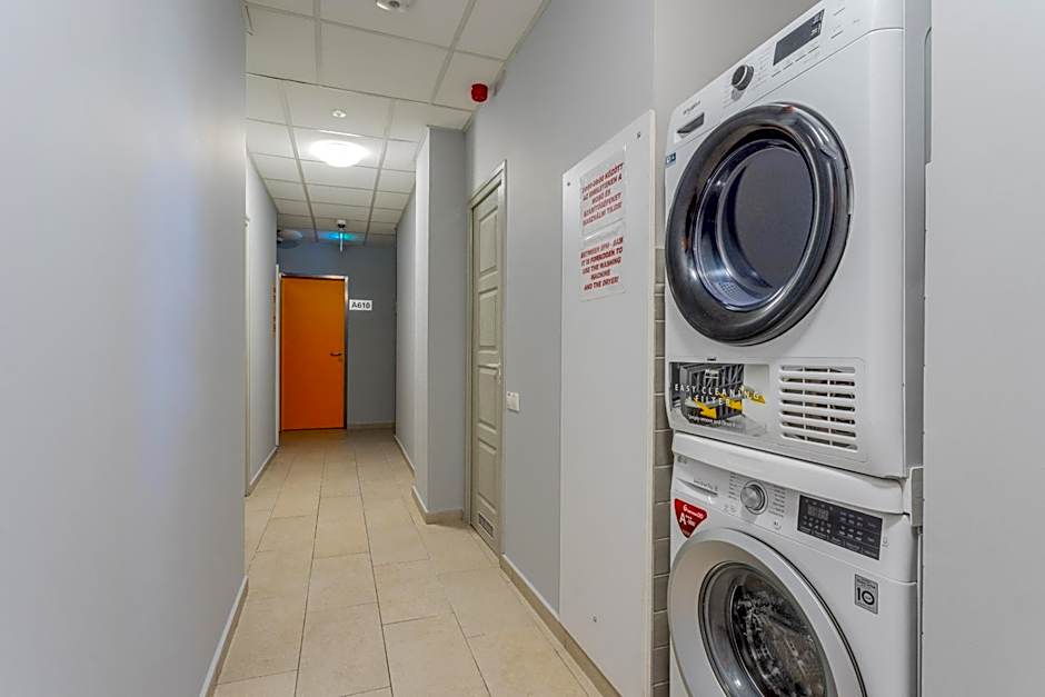 Downtown Apartment House Orange