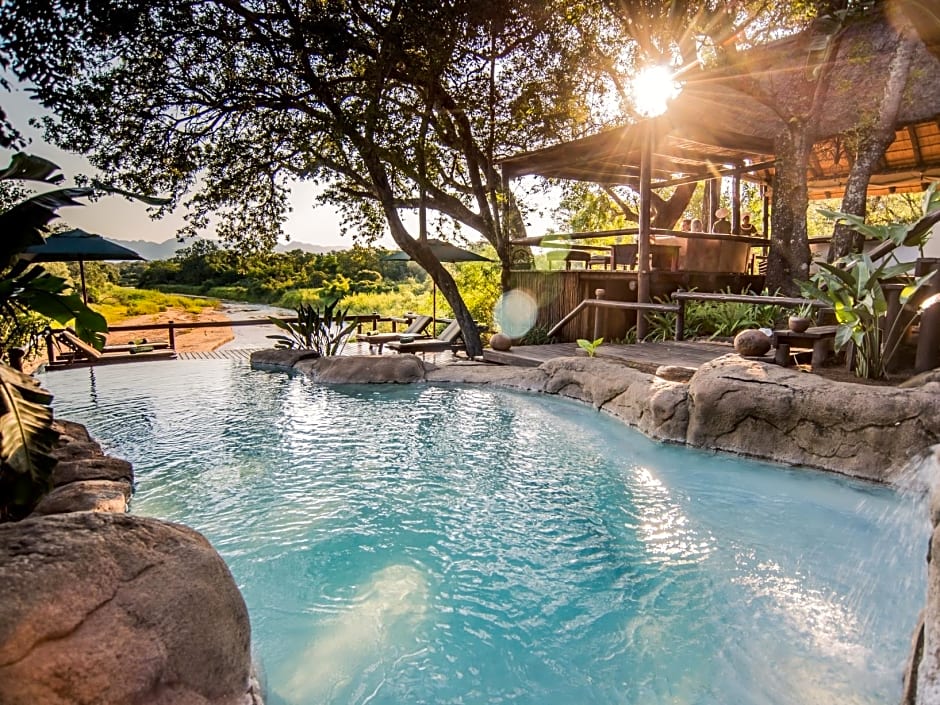 Kuname Safari Lodge