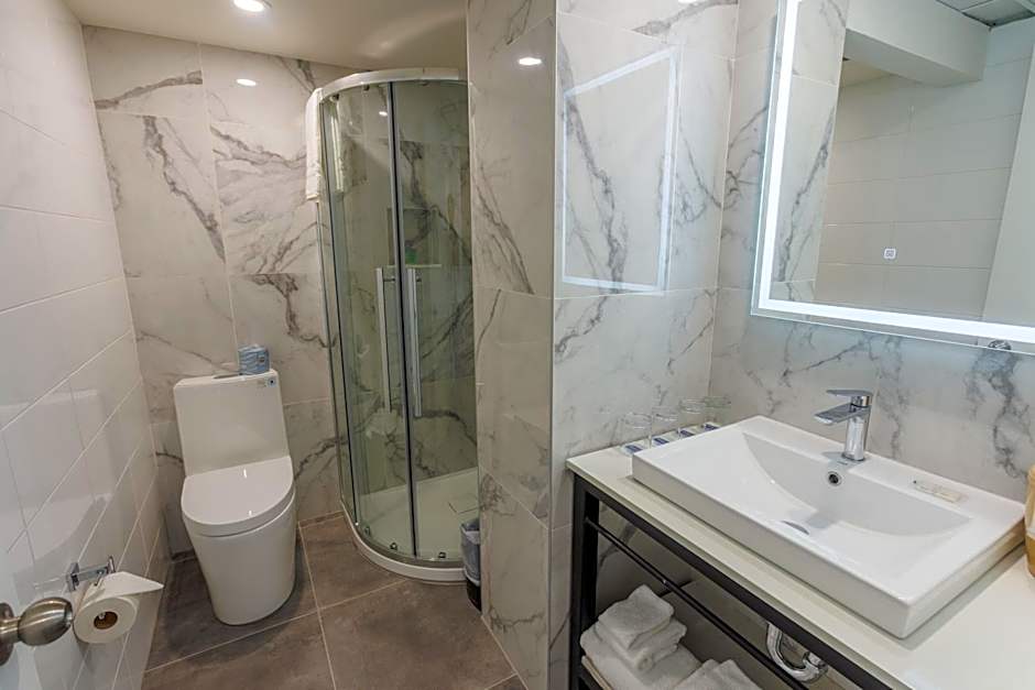 Travelodge Hotel & Convention Center by Wyndham Quebec City