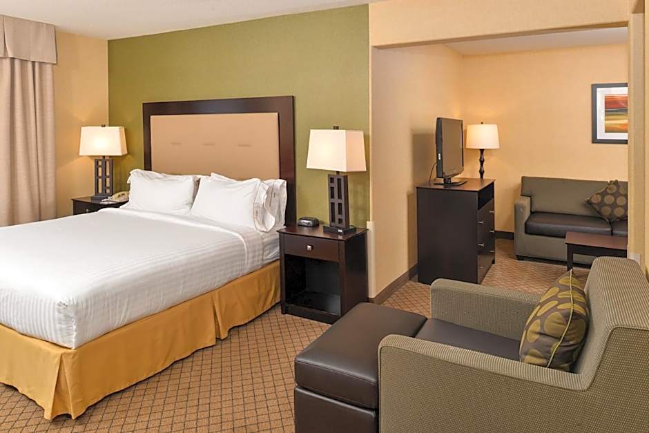 Holiday Inn Express Woodland By IHG