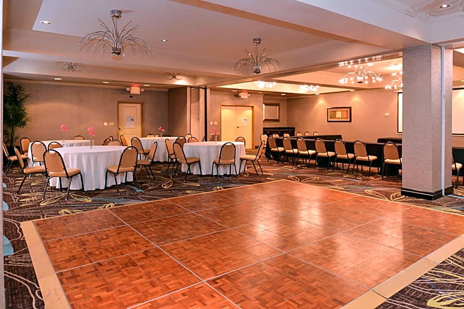 Holiday Inn Express Hotel & Suites Dallas South - DeSoto By IHG