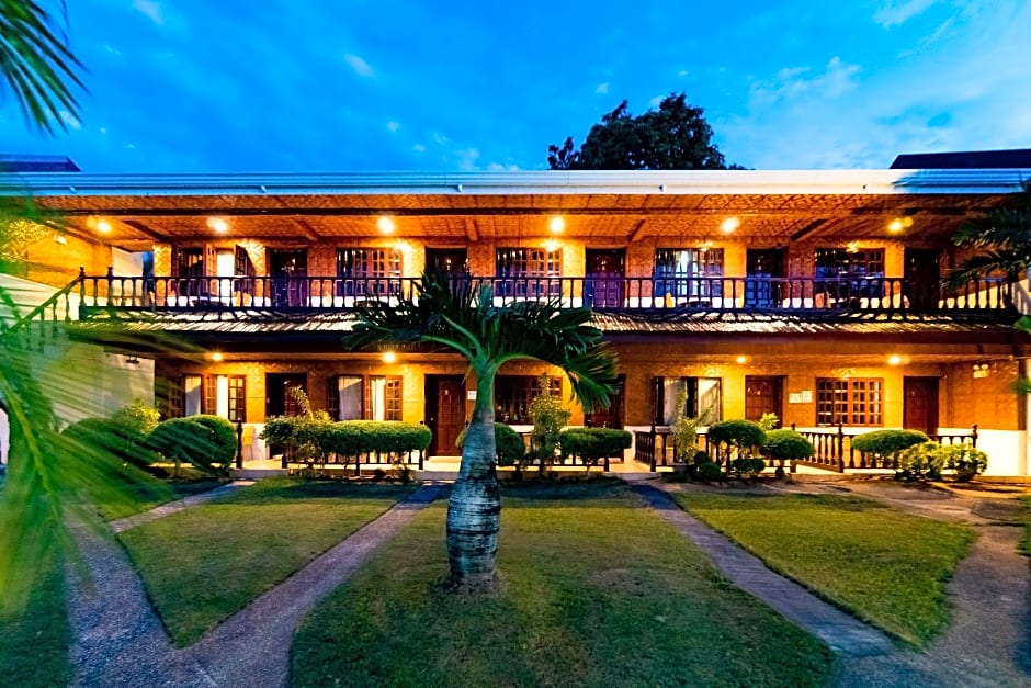 Coucou Bar Hotel and Restaurant