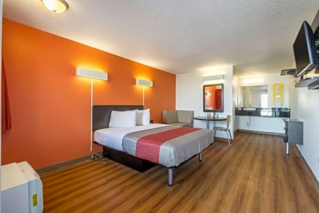 2 Bed Feature Non-Smoking