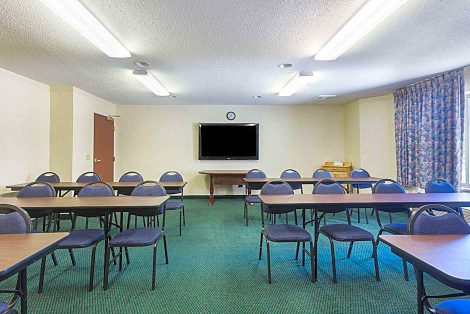 Sleep Inn & Suites Bay View Acme - Traverse City