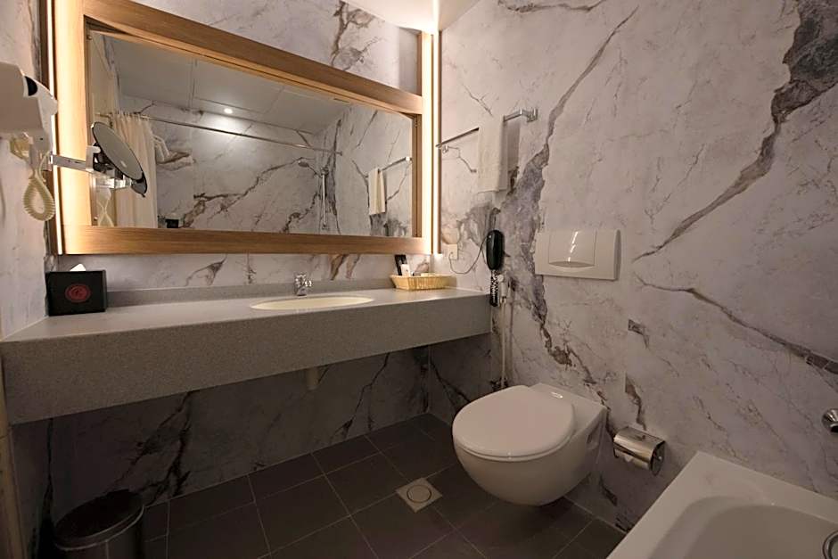 Ramee Guestline Hotel