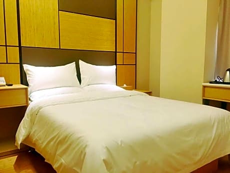 Huazhu - Room With Bed