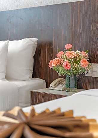 Family Room with Garden View