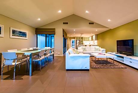 Villa with Garden View