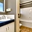 Cairns Reef Apartments & Motel
