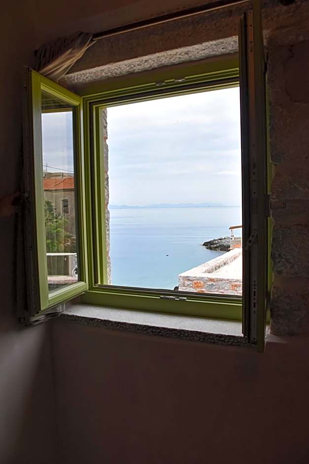 Arapis Rooms & Suites