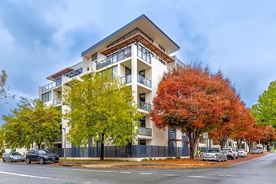 Gateway Apt in Kingston Central - Hosted by Canstay