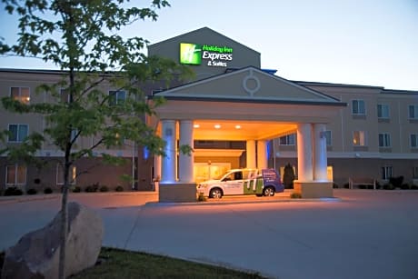 Holiday Inn Express & Suites Northwood, an IHG Hotel