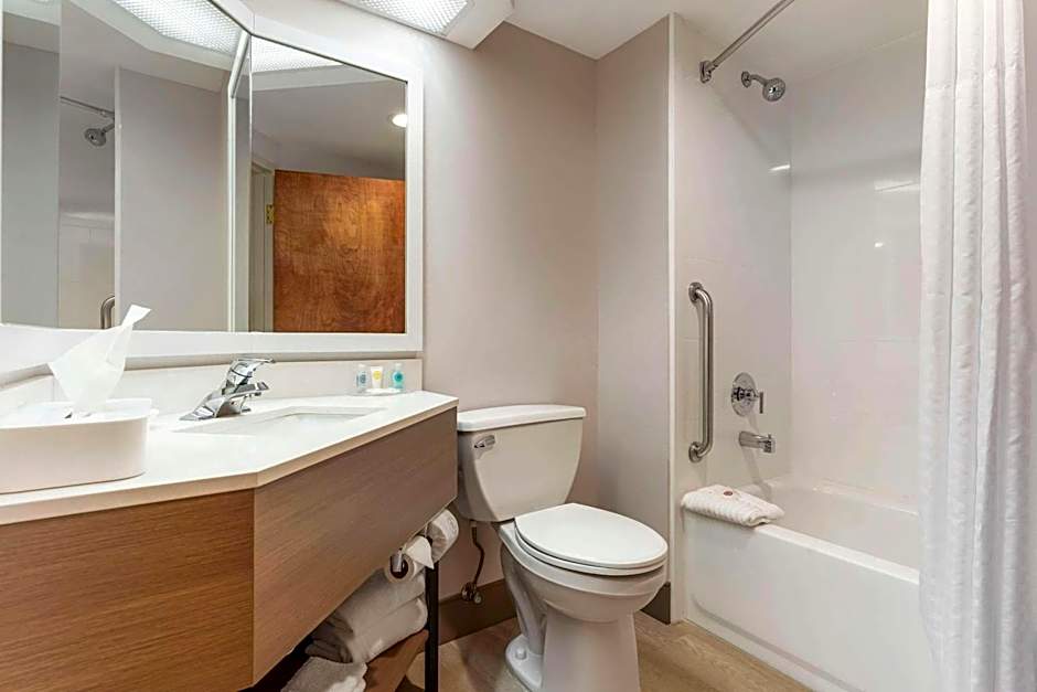 Comfort Inn & Suites Lavale