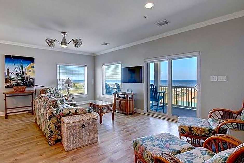 BEACHGATE CONDOSUITES AND MOTEL