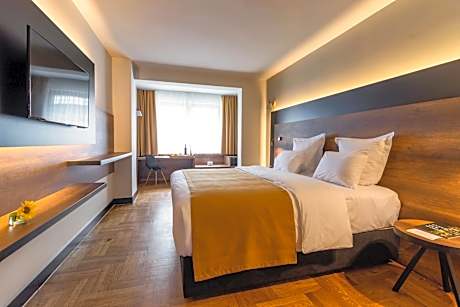 Standard Room with Balcony & Arena view