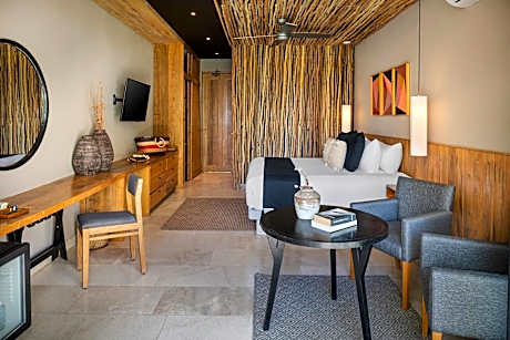 Swim-up Room
