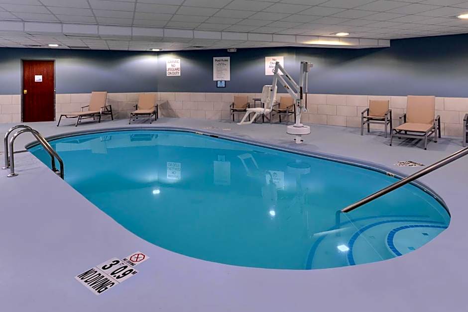 Holiday Inn Express & Suites Raleigh NE - Medical Ctr Area By IHG