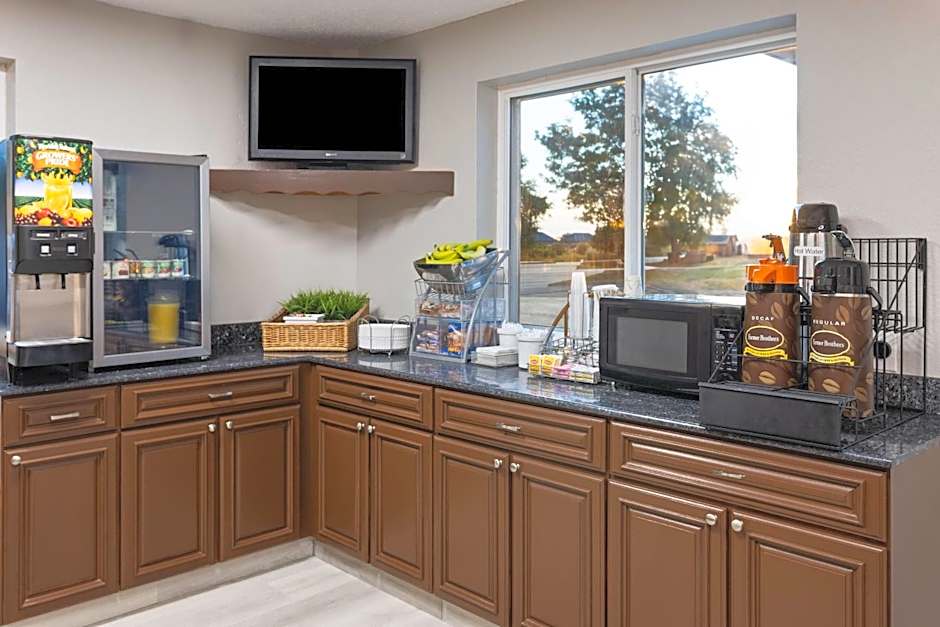 Super 8 by Wyndham Latham/Albany Airport