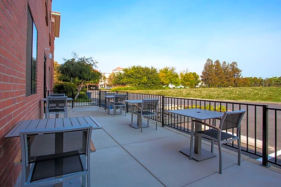Holiday Inn Express & Suites Davis - University Area By IHG