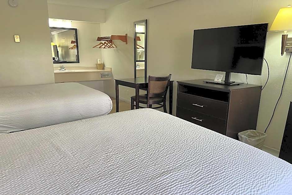 Days Inn by Wyndham Overland Park