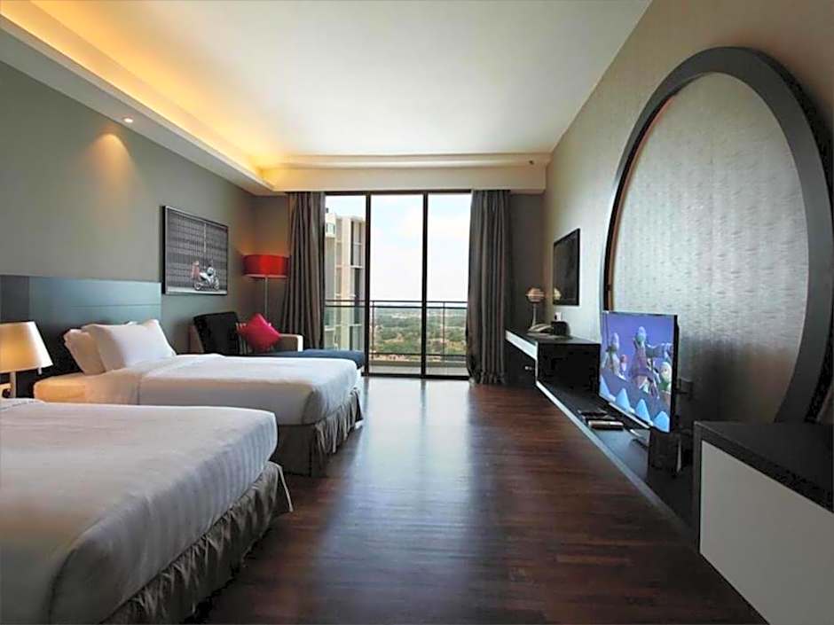 The Shore Hotel & Residences By Lá VISTA