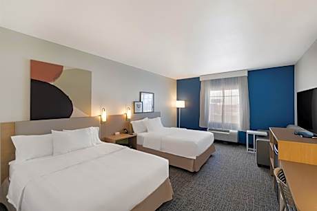 Queen Room with Two Queen Beds and Bath Tub - Mobility Access