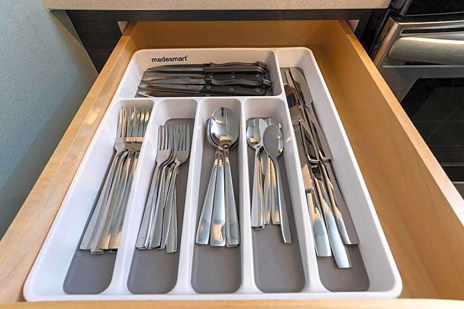 Self Check-in-washer-dryer-4ksmart Tv-king Bed-gym