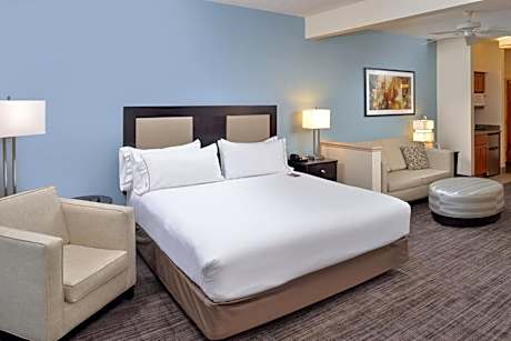 Standard King Room with Courtyard View