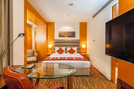 Suite with Complimentary Happy Hours with 1+1 offer from 3:00 PM till 7:00 PM at Bar Single Malt & Co.