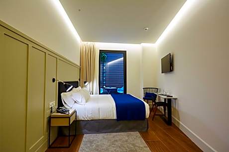 Comfort Family Room with Terrace