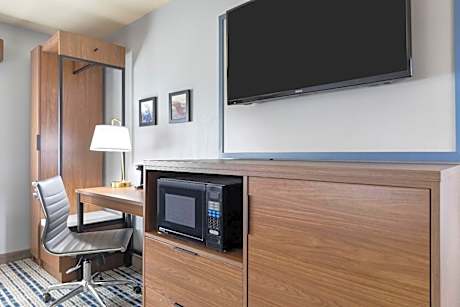 Queen Room with Two Queen Beds - Pet Friendly/Non-Smoking