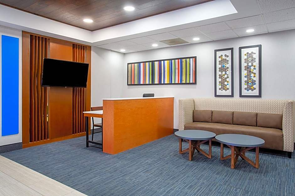 Holiday Inn Express Hotel and Suites Fort Wayne By IHG