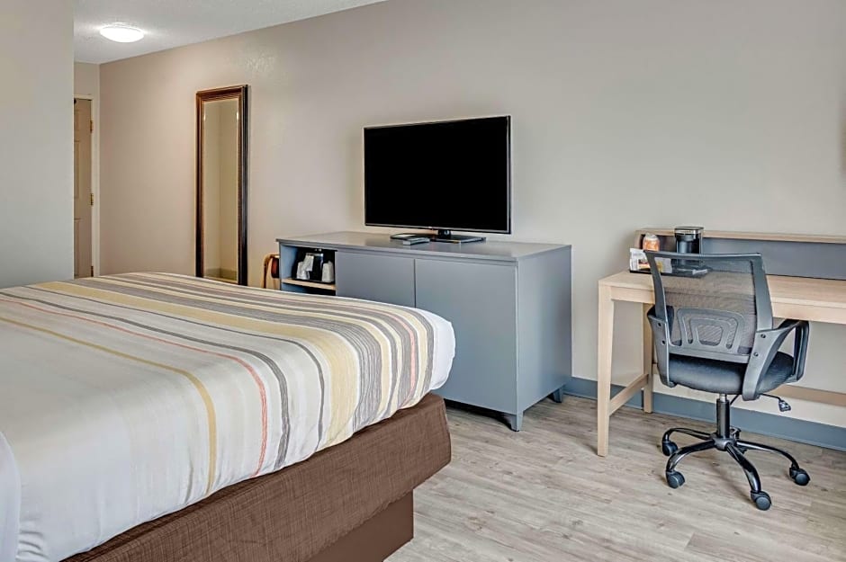 Country Inn & Suites by Radisson, Grand Rapids Airport, MI