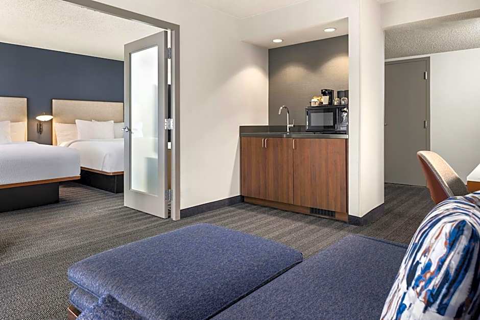Courtyard by Marriott Chicago Downtown/River North
