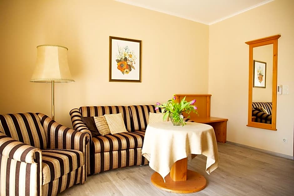 BIRKENHOF GOLS - B & B - Wohlfühl Hotel mit Wochenend-Restaurant