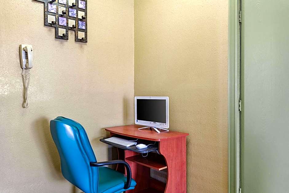 Rodeway Inn Farmington