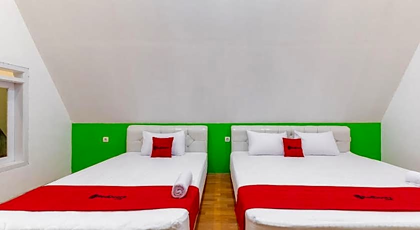 RedDoorz Syariah Plus near Sukabumi Station