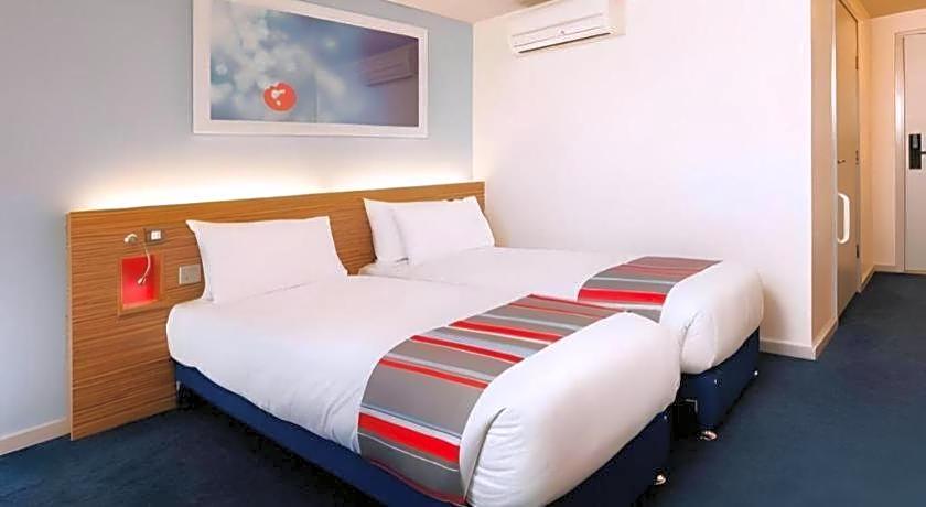 Travelodge Woking Central