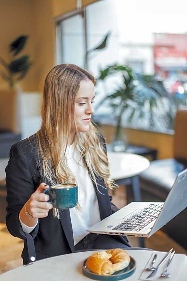 Plaza Real Suites Hotel