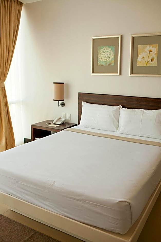 Photo 1 of 3 of Deluxe 1 Queen Bed