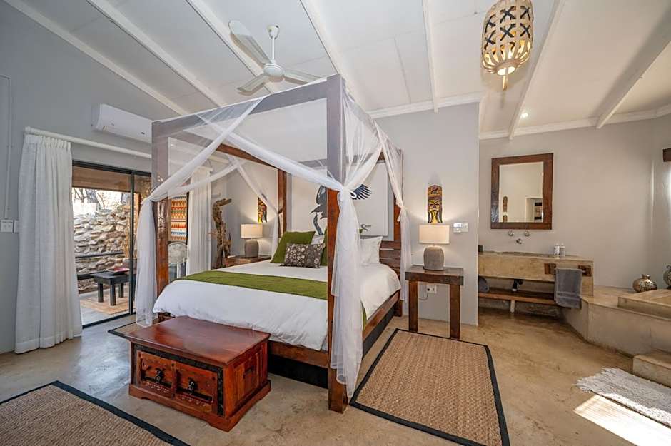 Foxy Crocodile Bush Lodge & Kruger Safaris