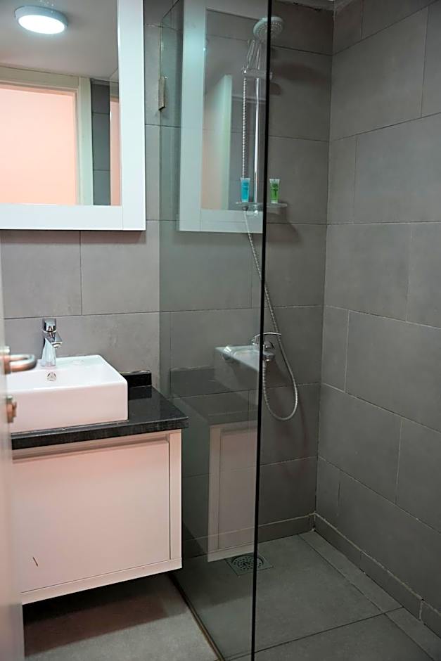 B RESIDENCE